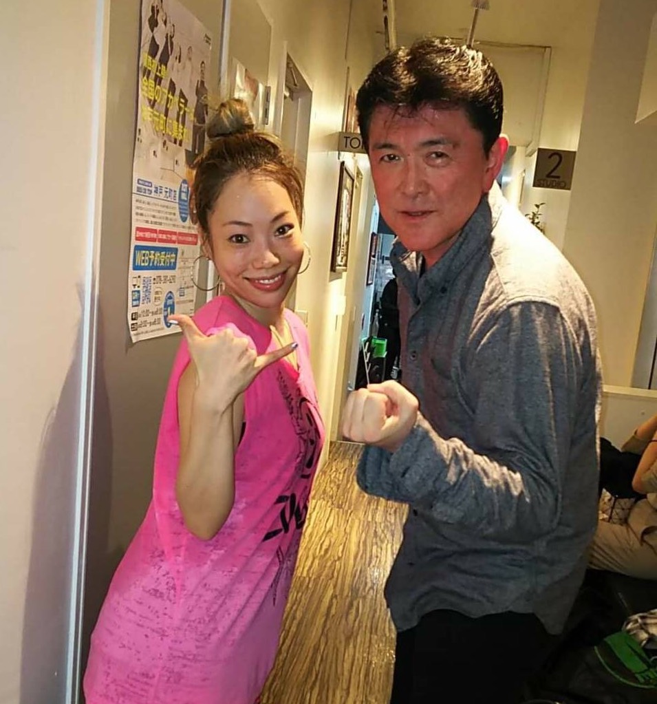 MAKOTO ZUMBA®️の良いところは嫌な事を忘れさせてくれてHappyにさせてくれるところ。皆笑顔にさせるところ。 Nakey's ZUMBA®️の良いところは盛り上げ上手で更にZUMBAを楽しくしてくれるところ。 参加者は老若男女多国籍フレンドリーなところ。ダンス&外国語の会話も出来ちゃうところ。(俺はできないけど)